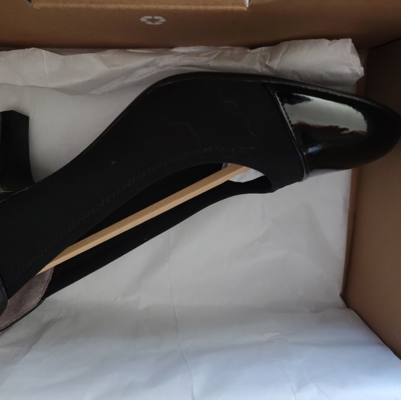 Parigi Street Pump Dress Shoes - Picture 2 of 6